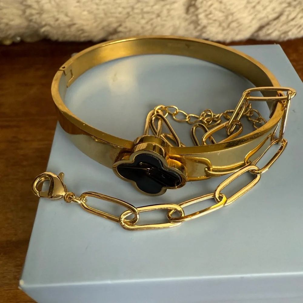 Two Gold Tone Bracelets Black Clover Leaf Clamper and Paper Clip Chain Style - Picture 8 of 11